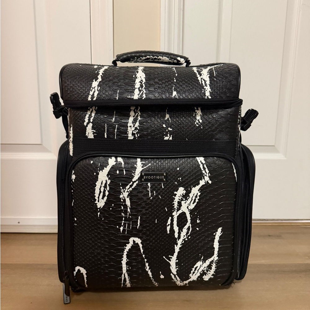 Stylish Black and White Men’s Bag